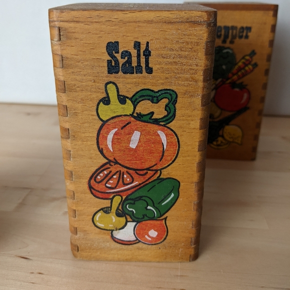 Vintage Wooden Salt and Pepper Shakers 5" - Picture 8 of 11